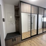 Шафа у передпокої